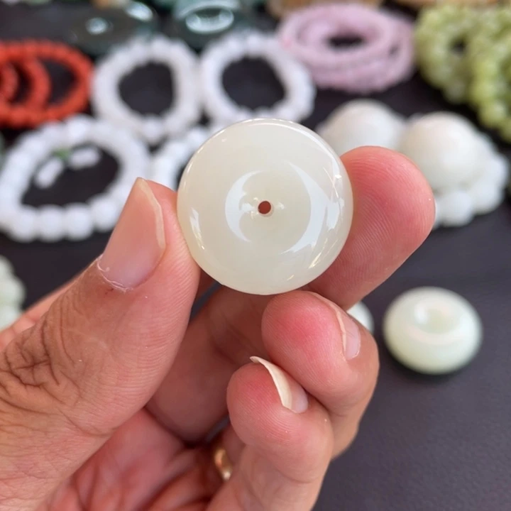 和田玉未镶嵌项链