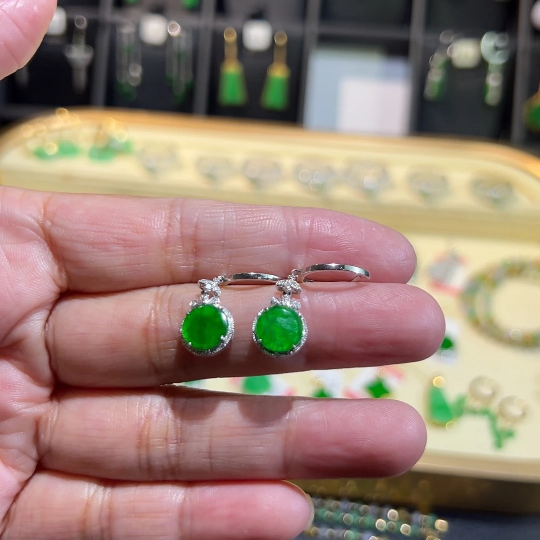 颈饰18K金镶嵌翡翠耳包