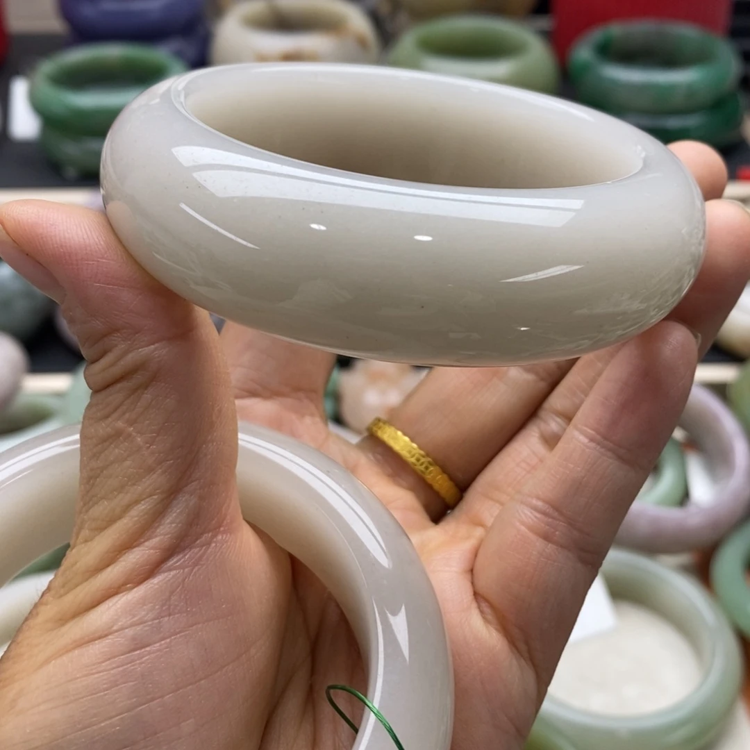 不***~石英岩玉未镶嵌手镯