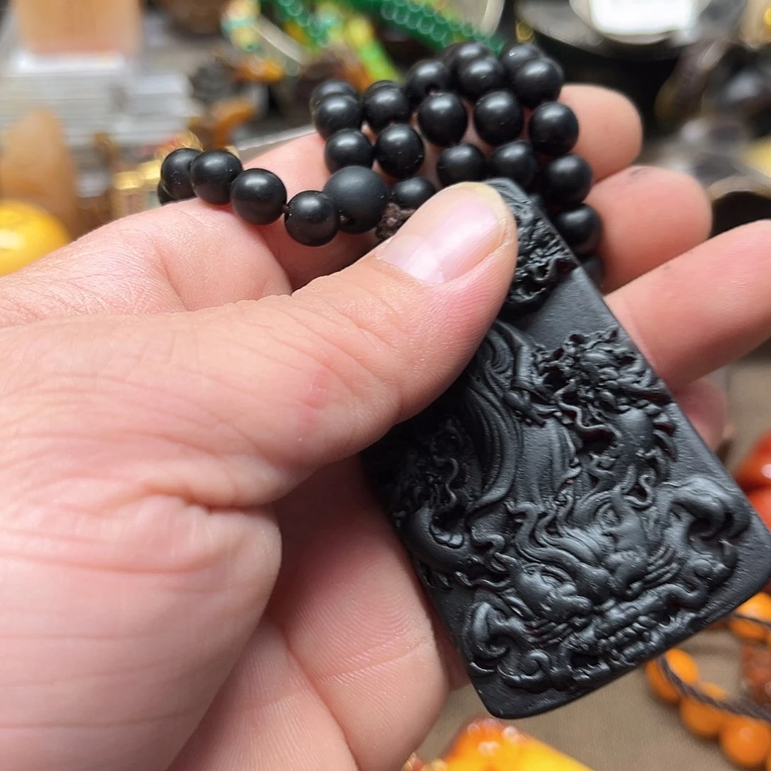 琥珀裸石未镶嵌好物推荐如图所示