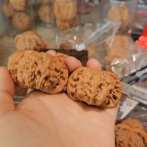 壹***钧吊坠文玩核桃47白狮子