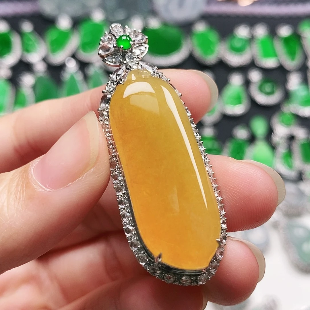 翡翠颈饰18K金镶嵌福瓜