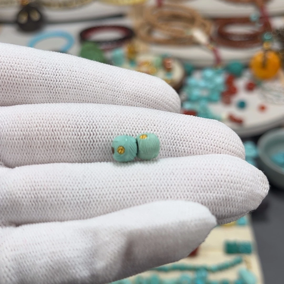 绿松石未镶嵌雕刻件羽毛对珠