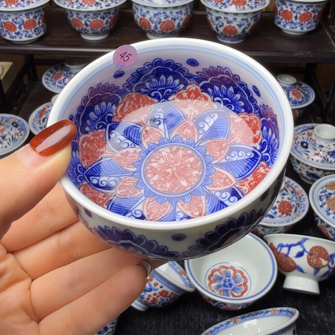 青花釉里红曼陀罗卢氏杯