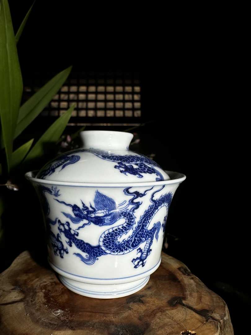 青花龙马蹄盖碗