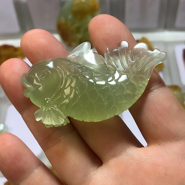 火***啦蛇纹石玉未镶嵌颈饰