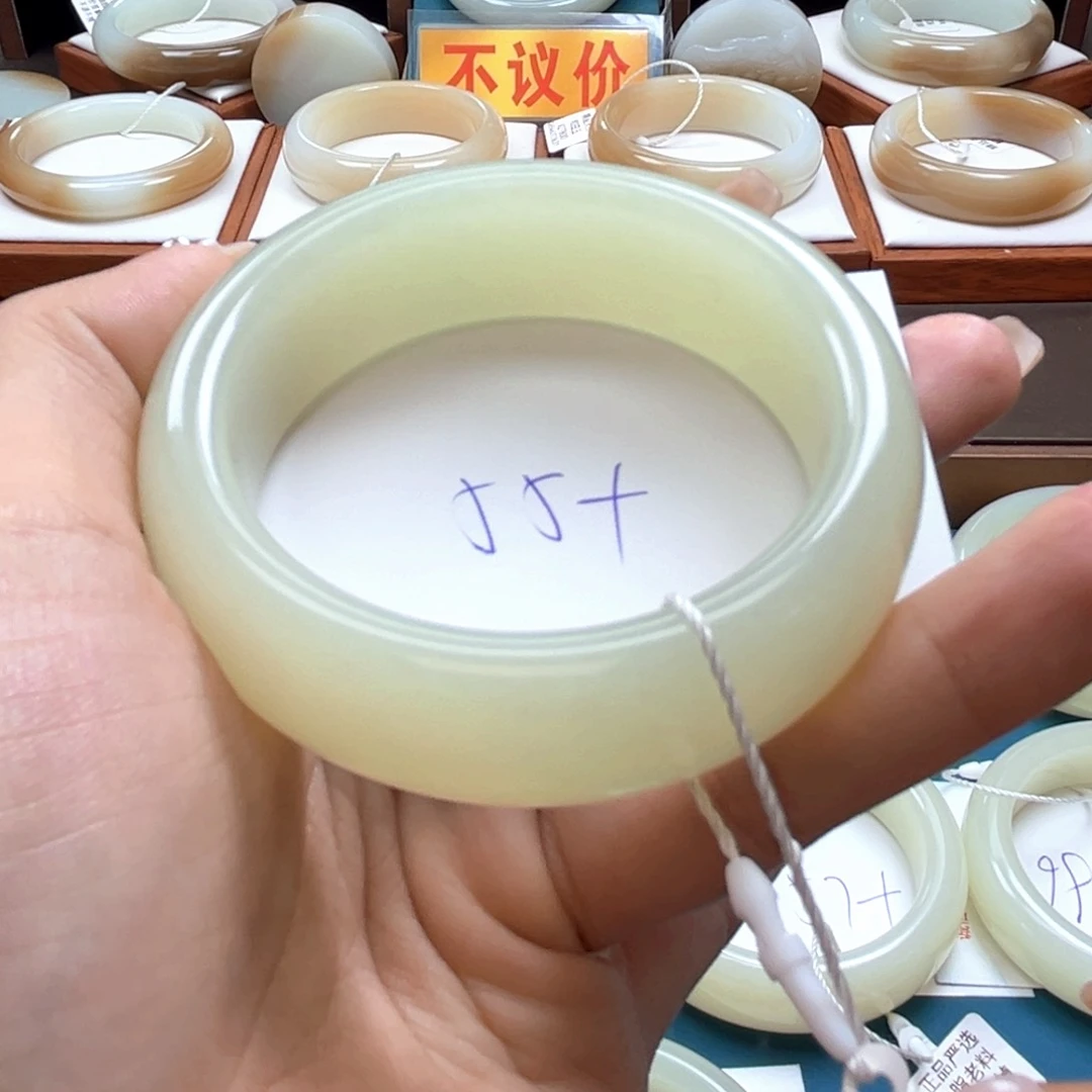 未镶嵌手镯和田玉（翠青玉）