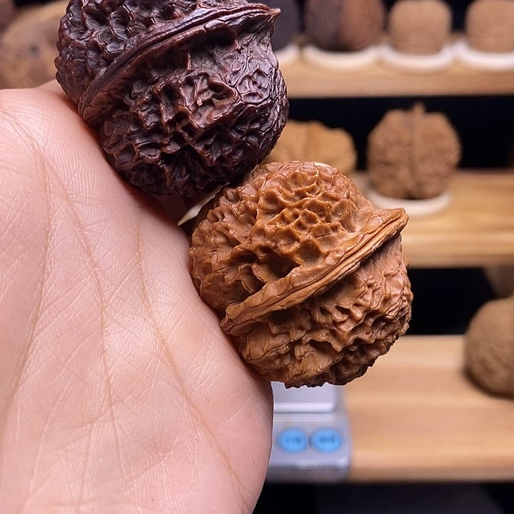 文玩核桃吊坠火麒麟39