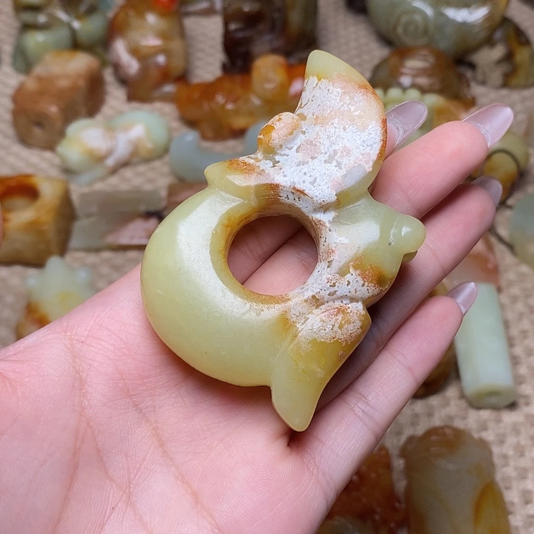 蛇纹石玉未镶嵌颈饰