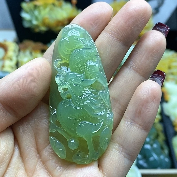 蛇纹石玉挂件未镶嵌