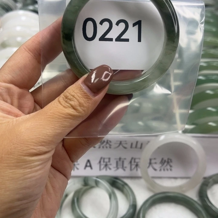 未镶嵌手镯石英岩玉0221