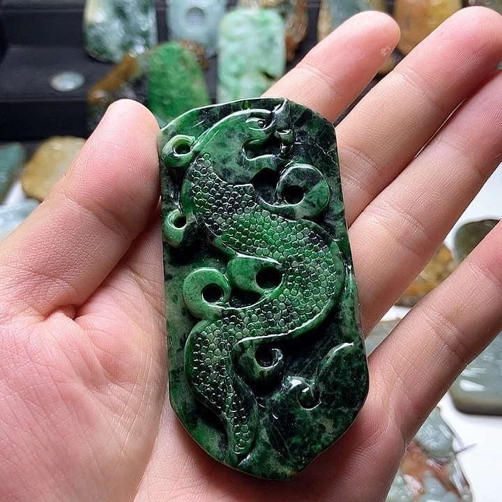 甘***甘颈饰未镶嵌翡翠翡翠a货