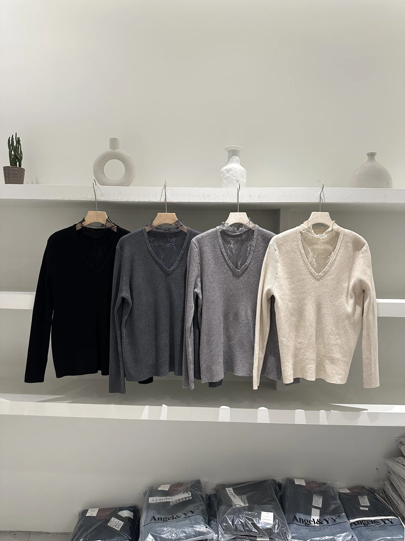 045秋冬韩系蕾丝拼接长袖针织打底衫百搭洋气别致