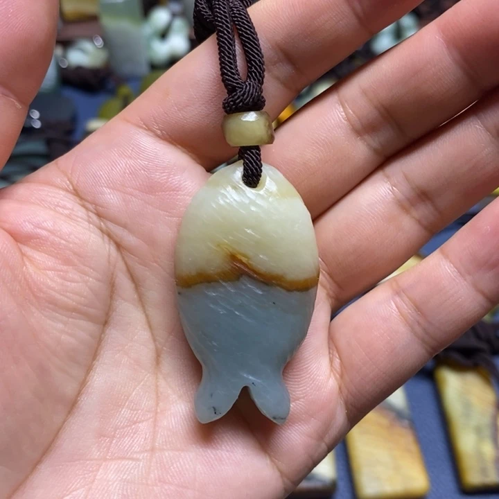 *****未镶嵌蛇纹石玉颈饰