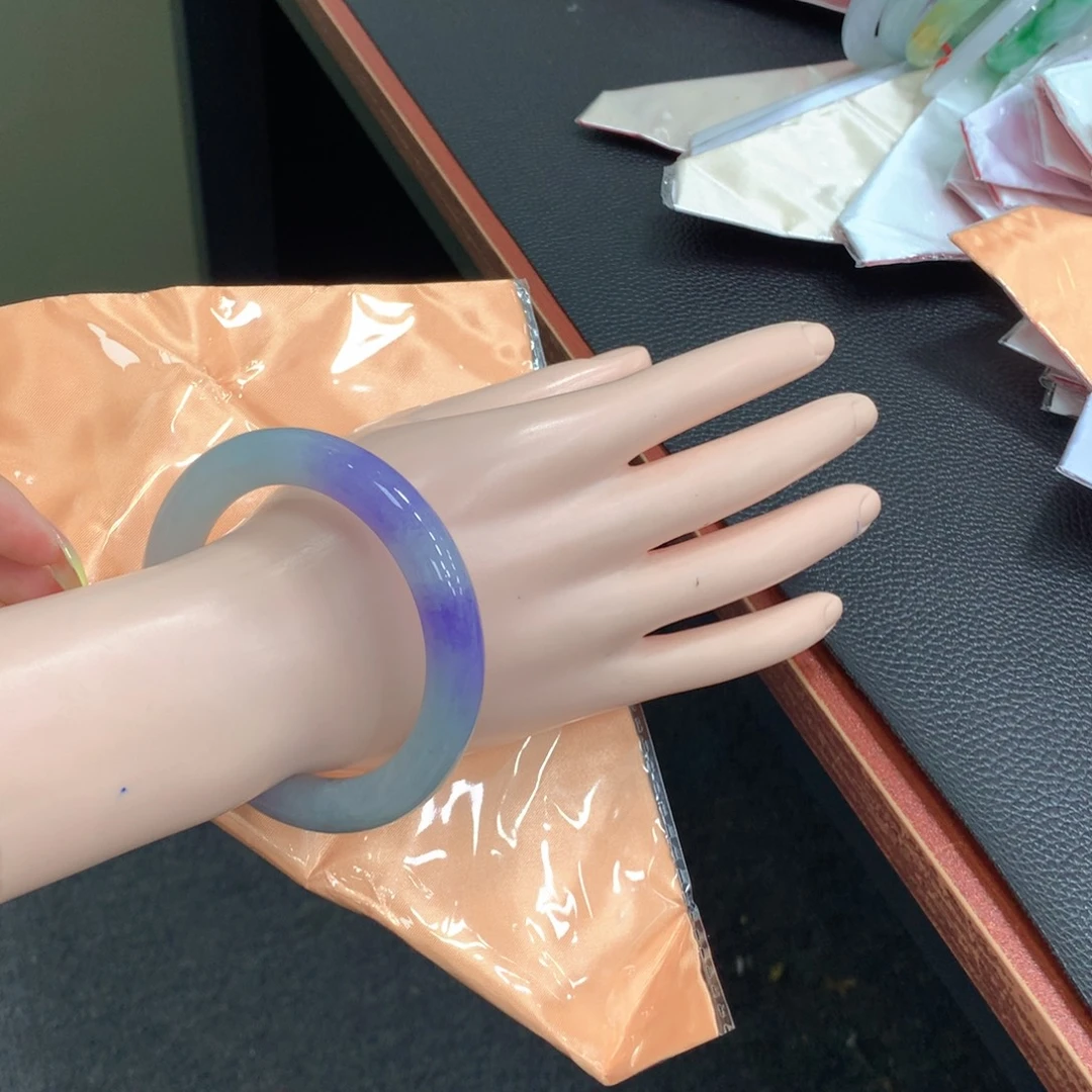 翡翠手镯未镶嵌翡翠