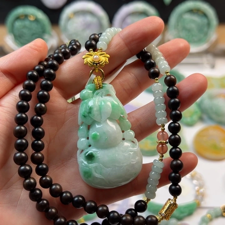 颈饰未镶嵌翡翠吊坠