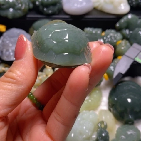 颈饰未镶嵌和田玉（糖玉）