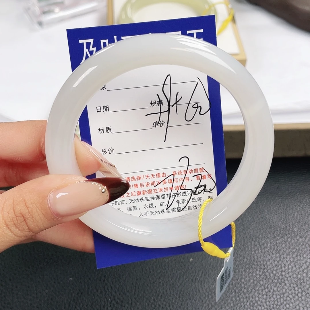 和田玉未镶嵌手镯