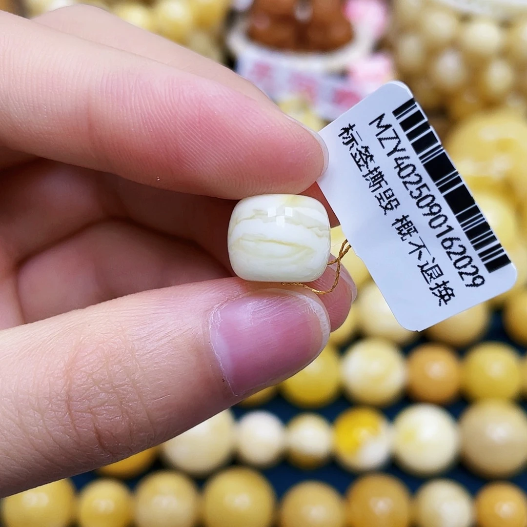 裸石琥珀未镶嵌11.9*9.9mm.瑕