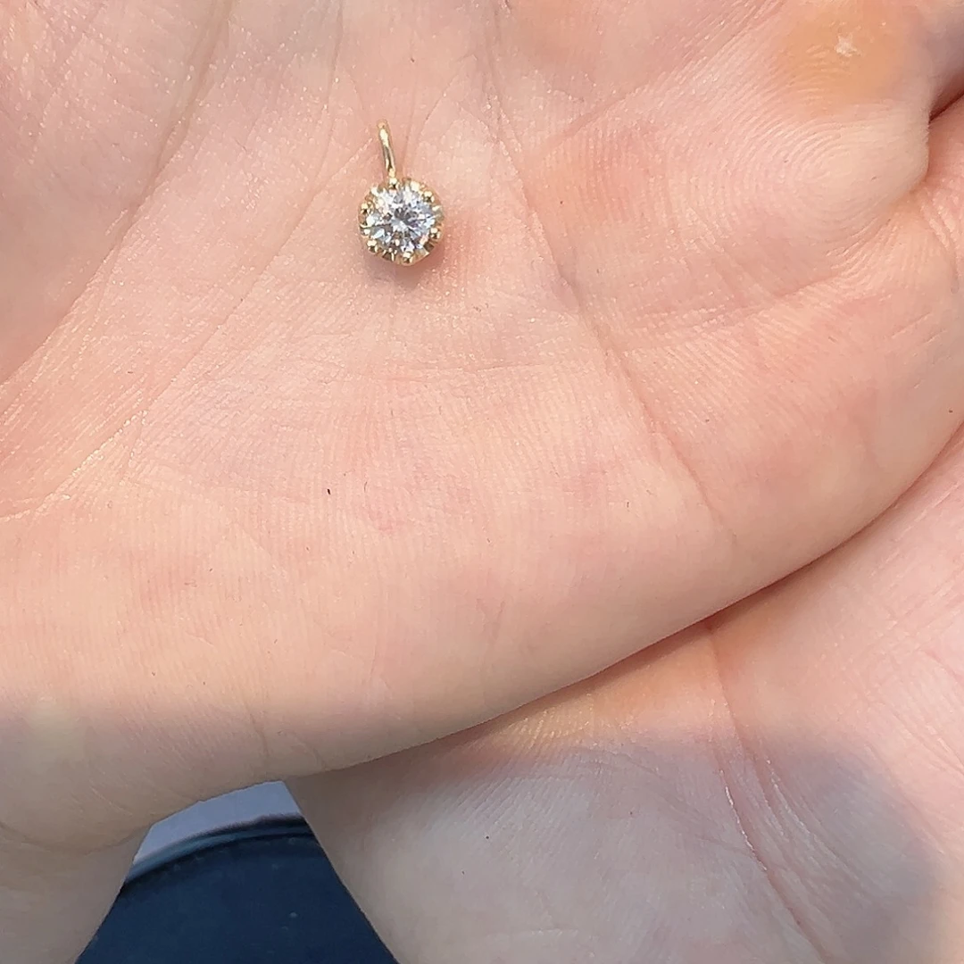 18K金镶嵌耳饰钻石