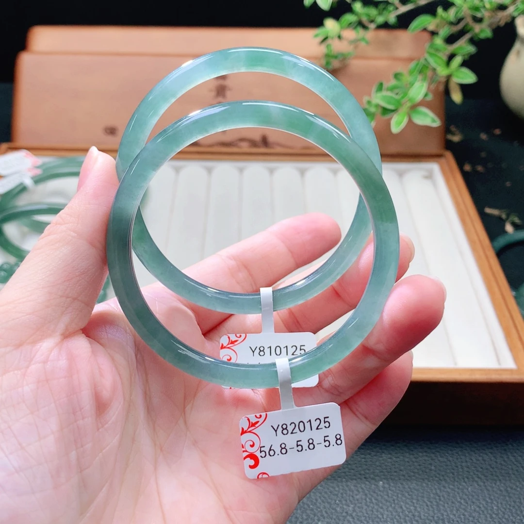 翡翠未镶嵌手镯（圆镯）