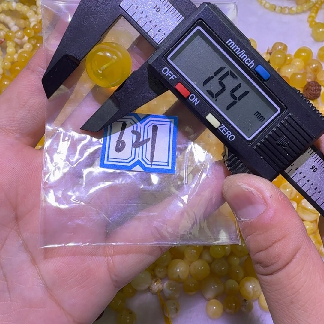 蜜蜡未镶嵌珠宝奇石