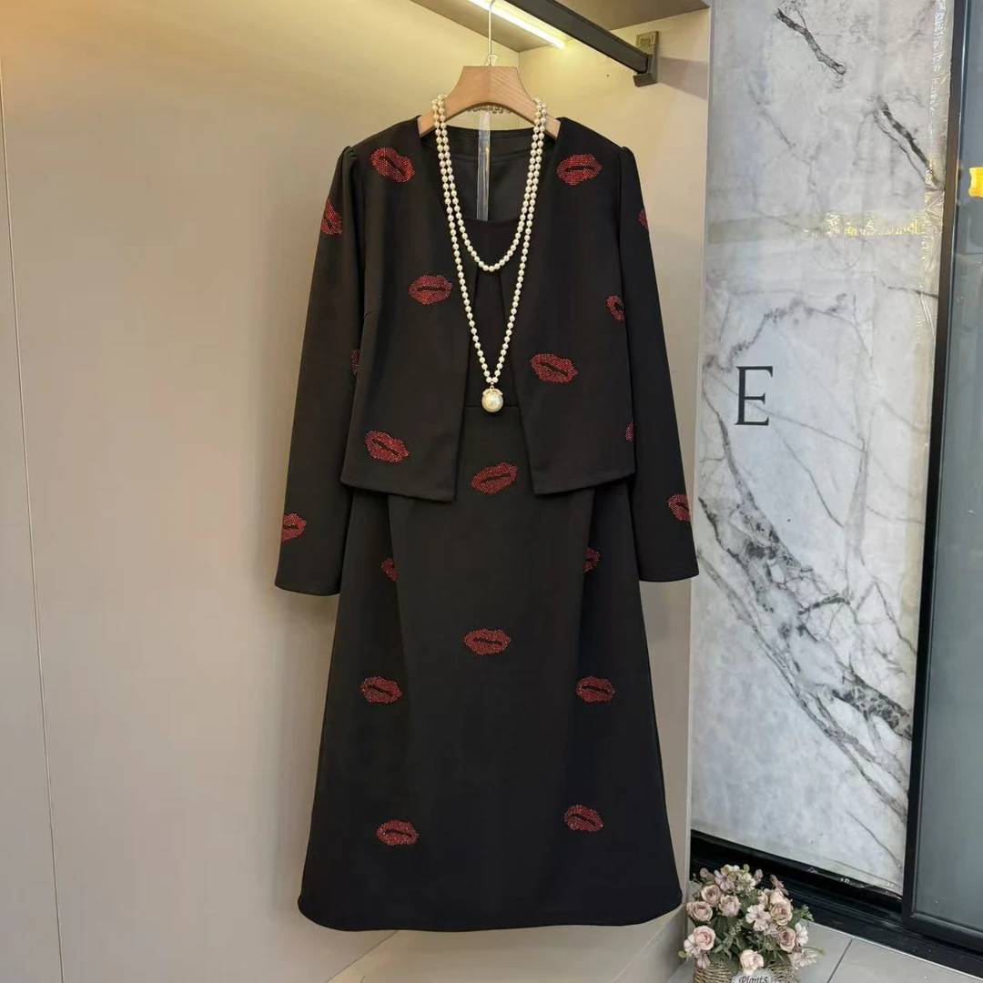 2025秋新款气质高级感轻奢红唇洋气名媛风外套+连衣裙两件套9201
