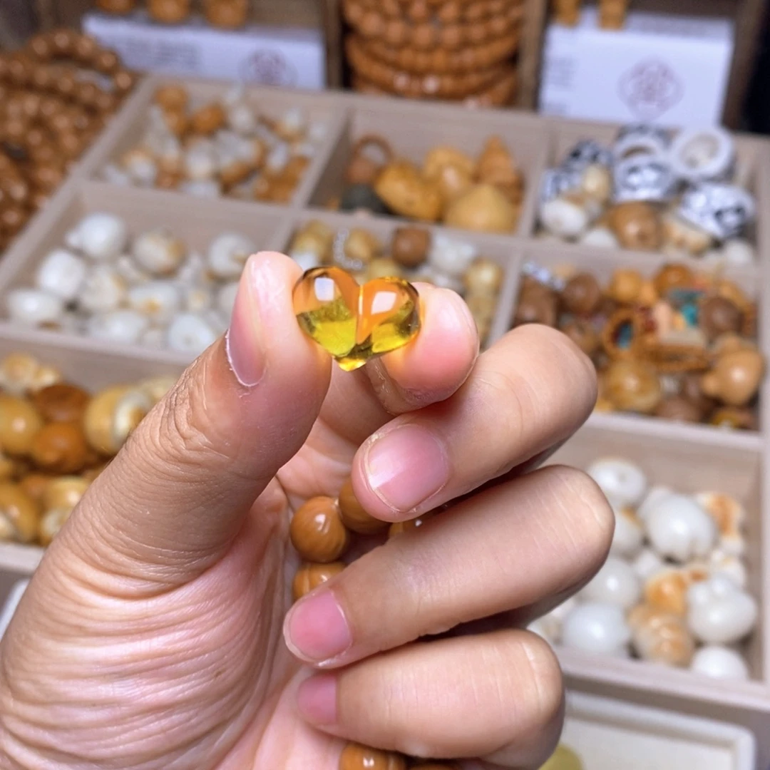 _***一吊坠猴头核桃0.84克爱心