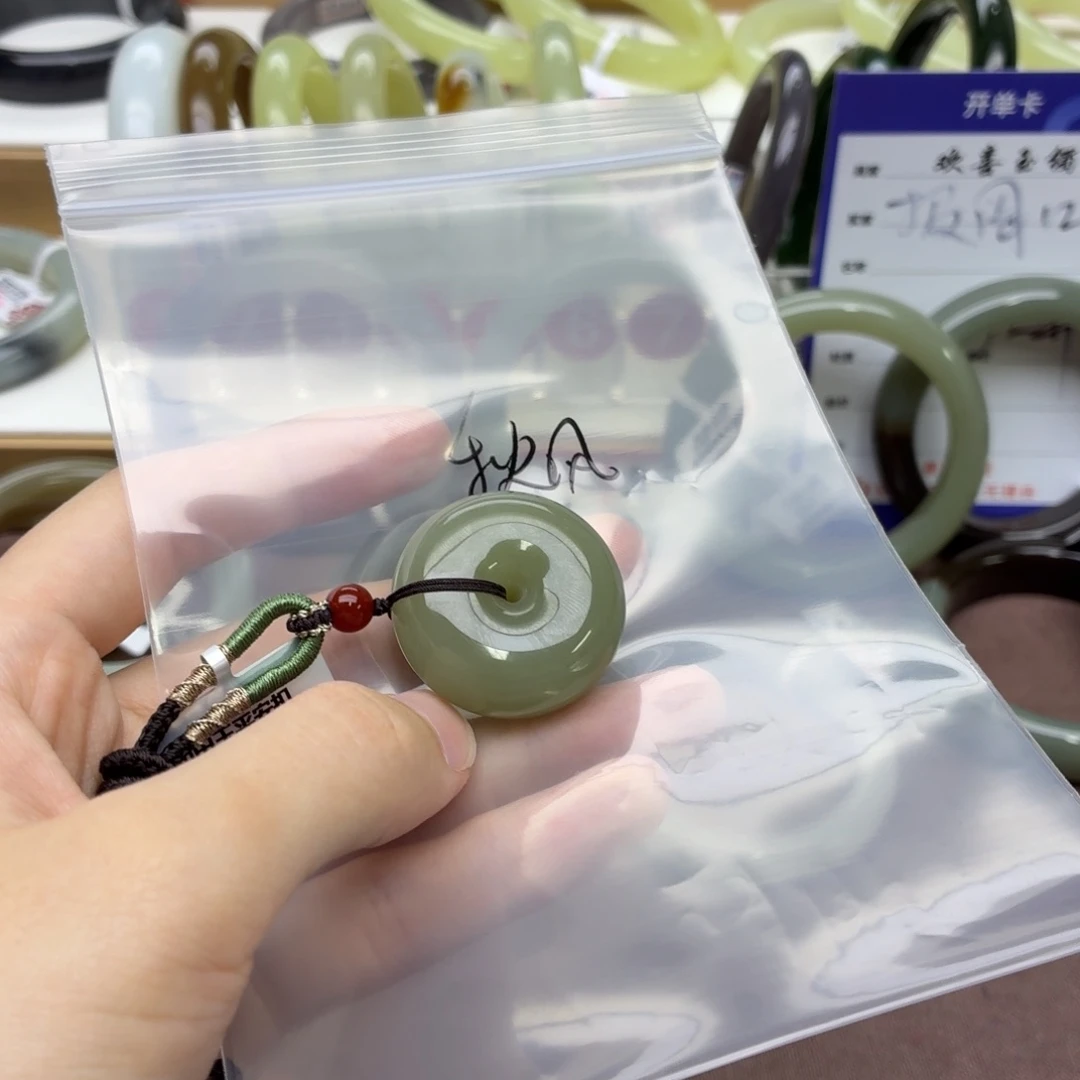 *****未镶嵌手镯和田玉