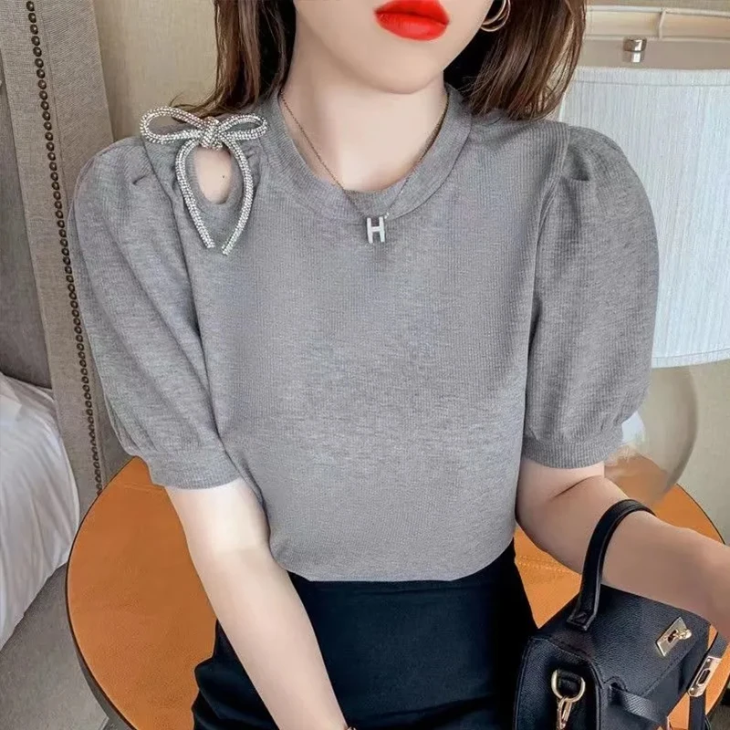 2025年夏季镂空短袖t恤女圆领设计感镂空上衣显瘦时尚百搭体恤女