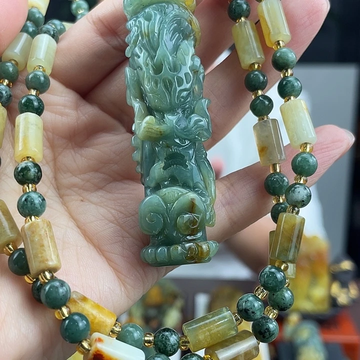 蛇纹石玉未镶嵌颈饰