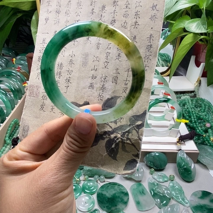 石英质玉未镶嵌颈饰