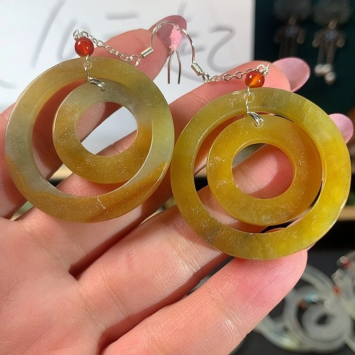 蛇纹石玉未镶嵌耳饰