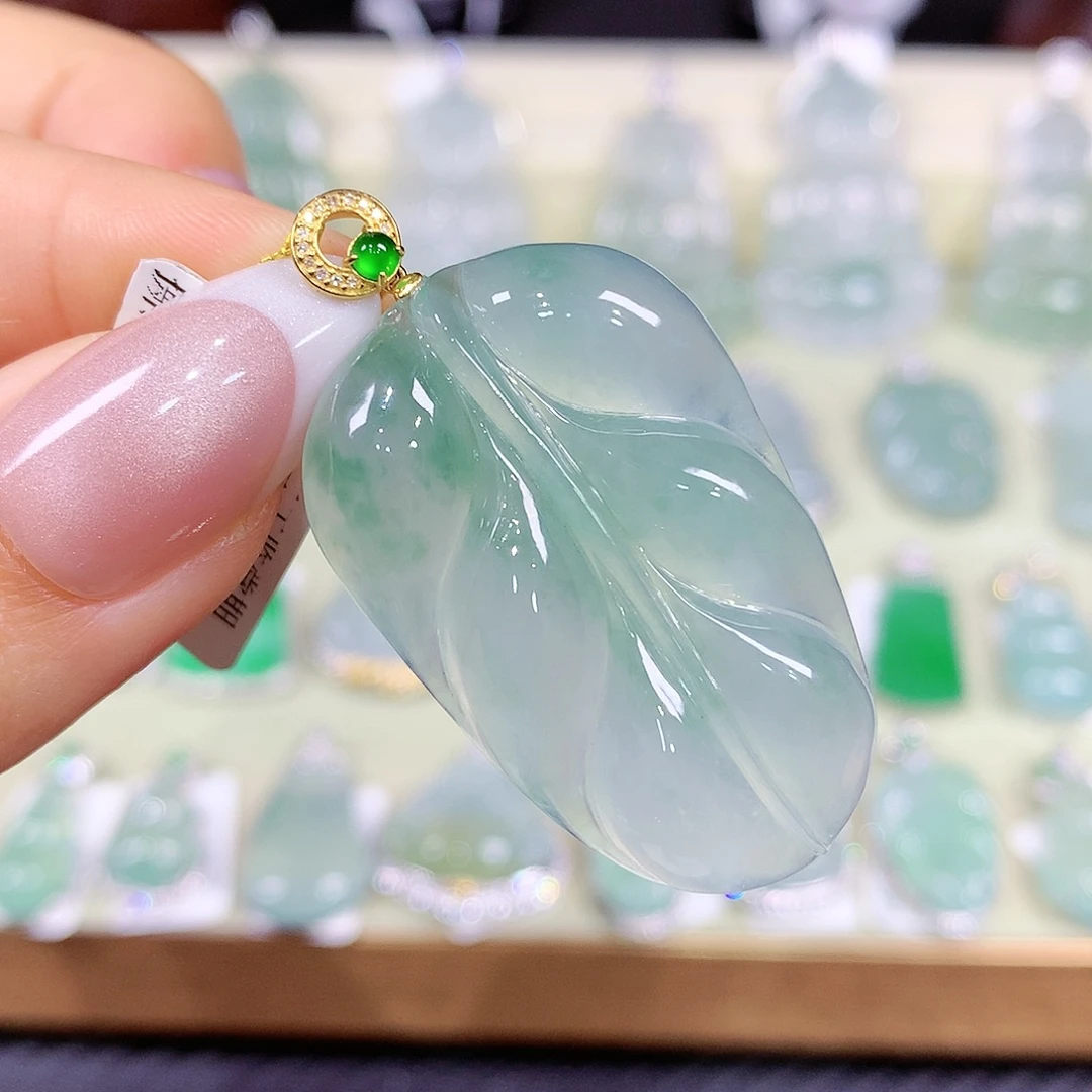翡翠18K金镶嵌颈饰叶子