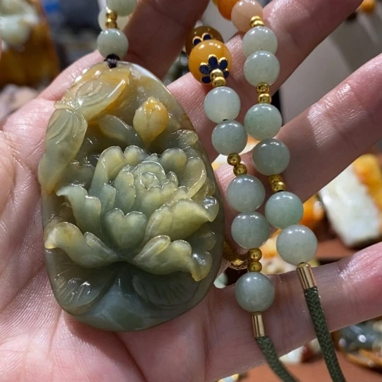 蛇纹石玉未镶嵌颈饰