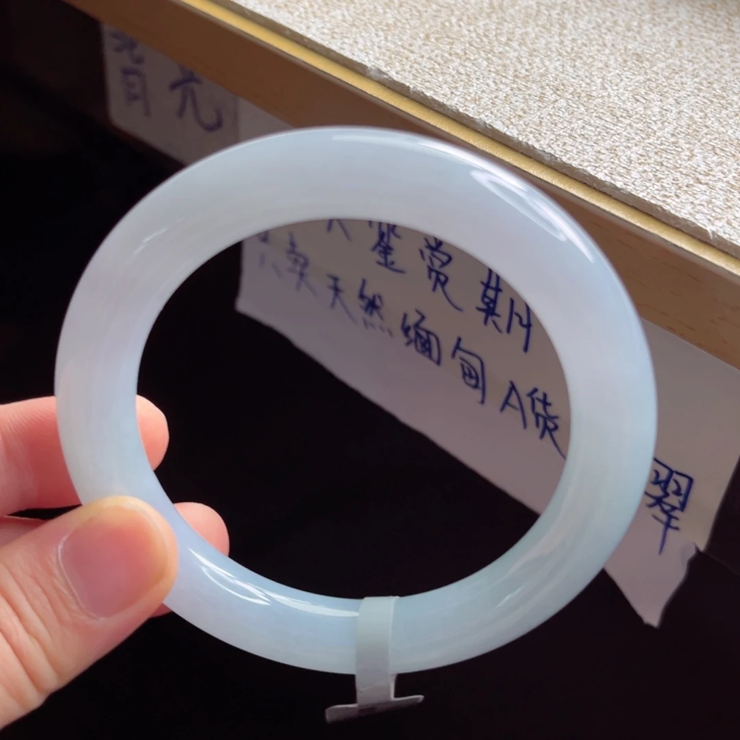 翡翠手镯未镶嵌手镯