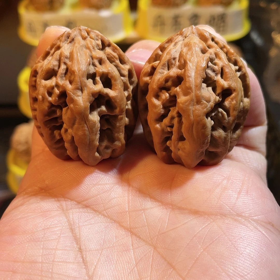 文玩核桃吊坠水龙纹