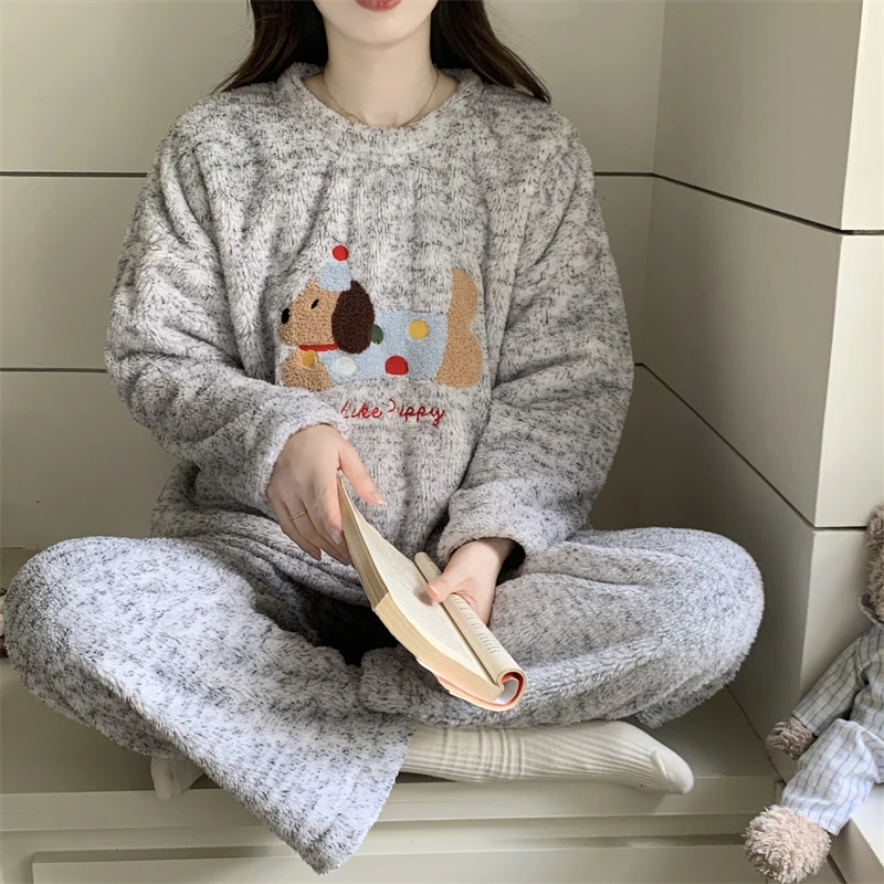 女士睡衣珊瑚绒保暖加厚冬季新款圆领长袖长裤可外穿家居服套装