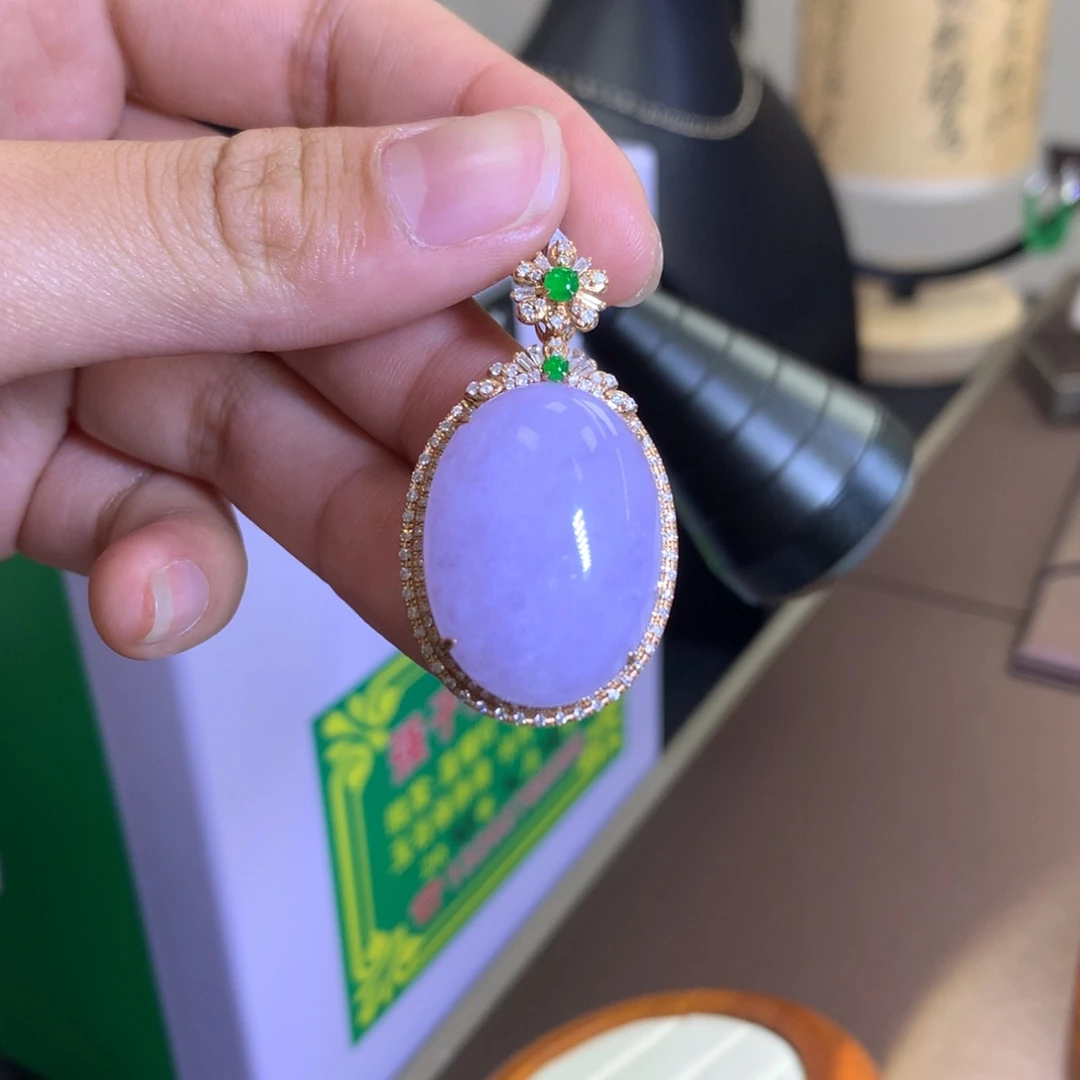 翡翠颈饰18K金镶嵌翡翠