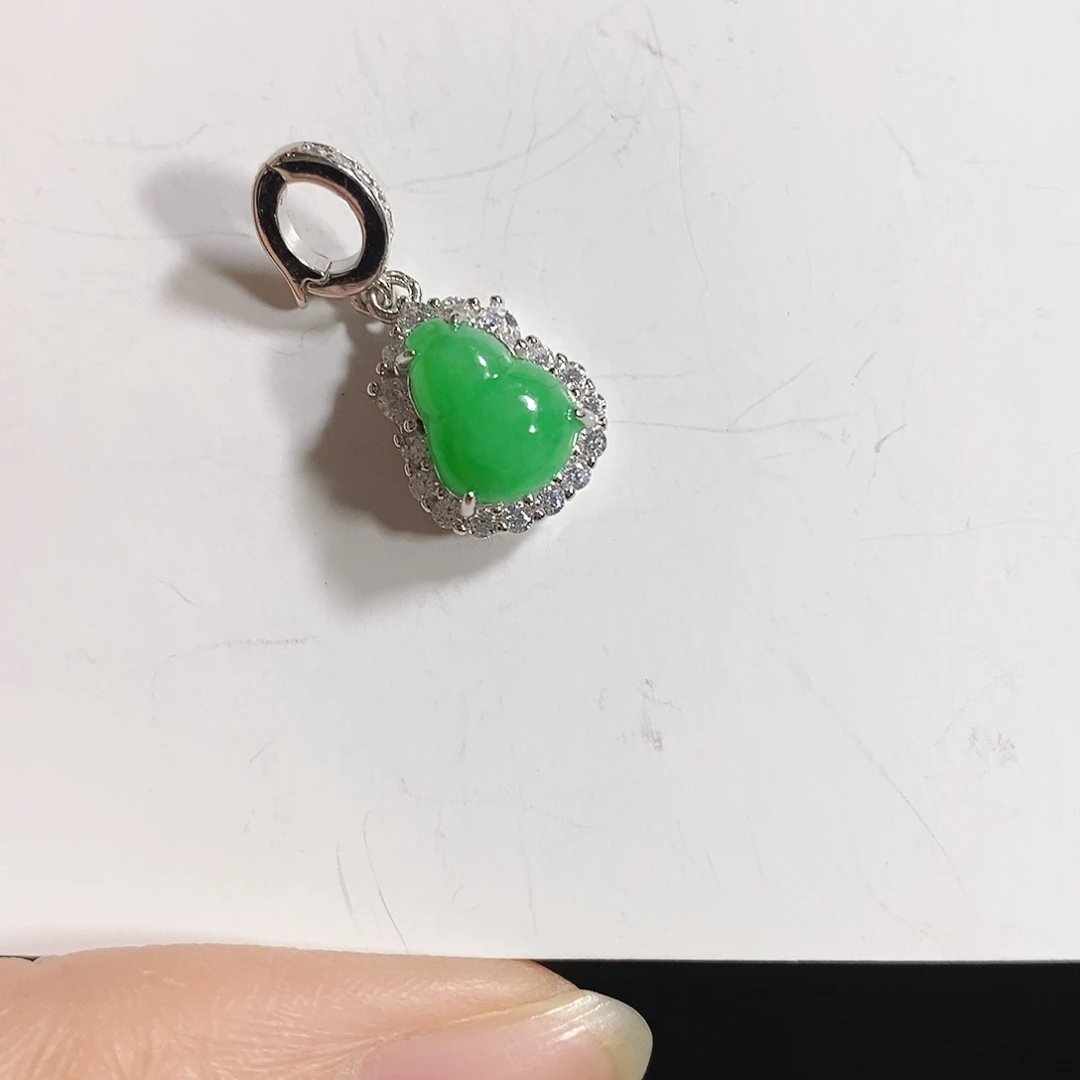 牧***洋翡翠银S925镶嵌颈饰