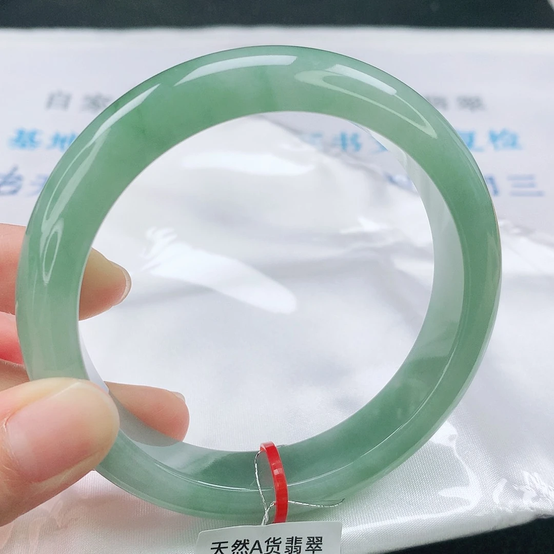 翡翠手镯未镶嵌62圈
