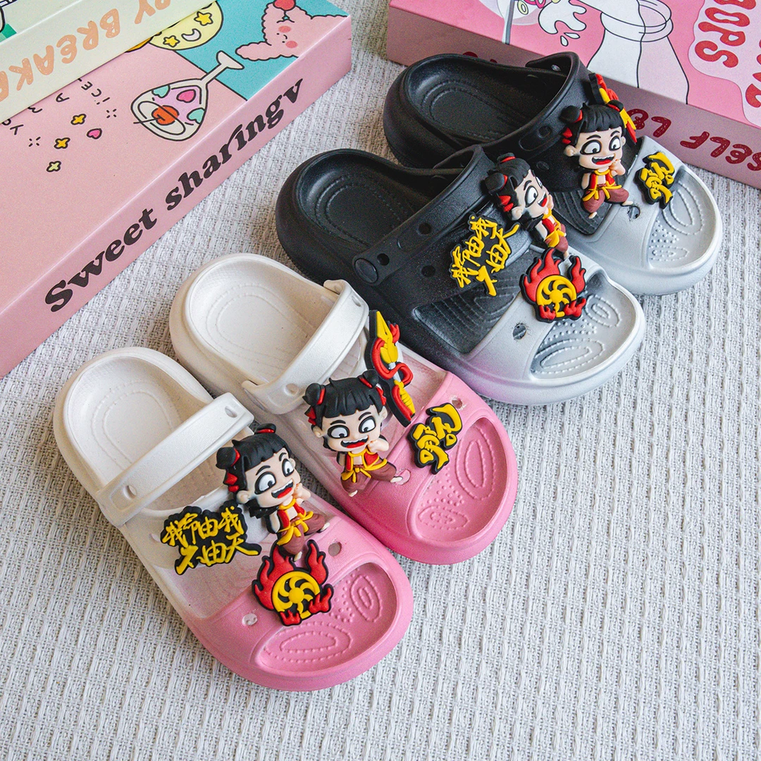新款爆款时尚平底男童女童防滑软底拖鞋卡通小哪吒亲子凉鞋