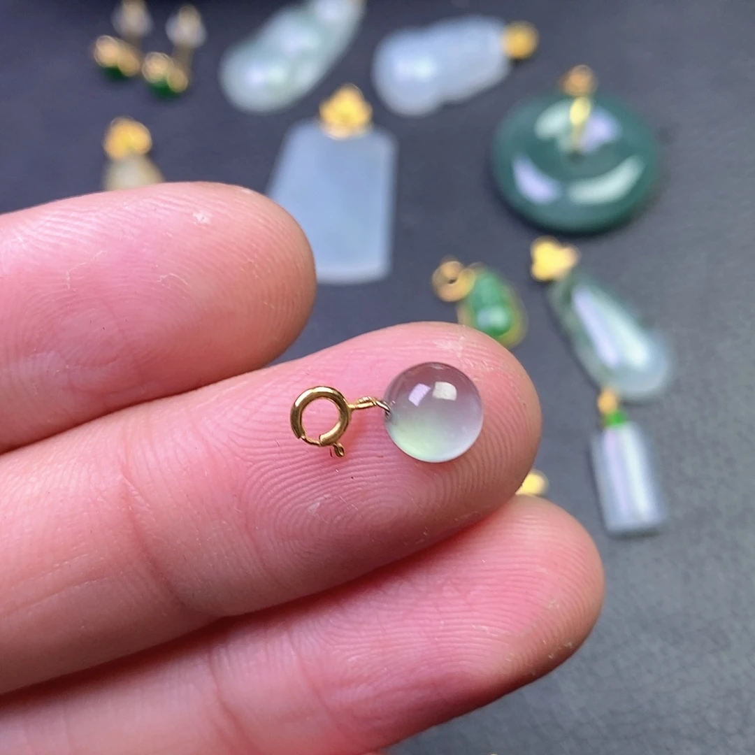 颈饰18K金镶嵌翡翠