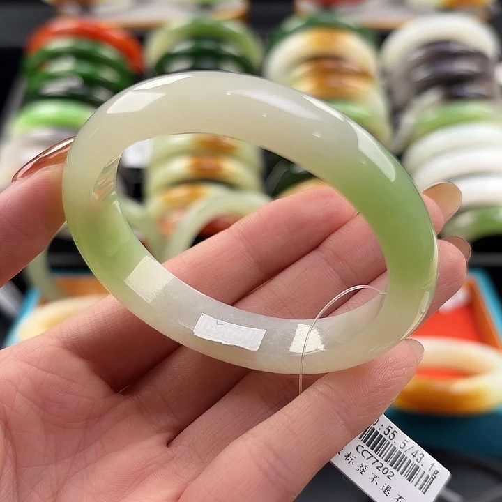 和田玉未镶嵌手镯50左右