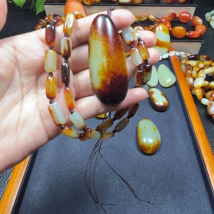 陈***哥和田玉未镶嵌颈饰