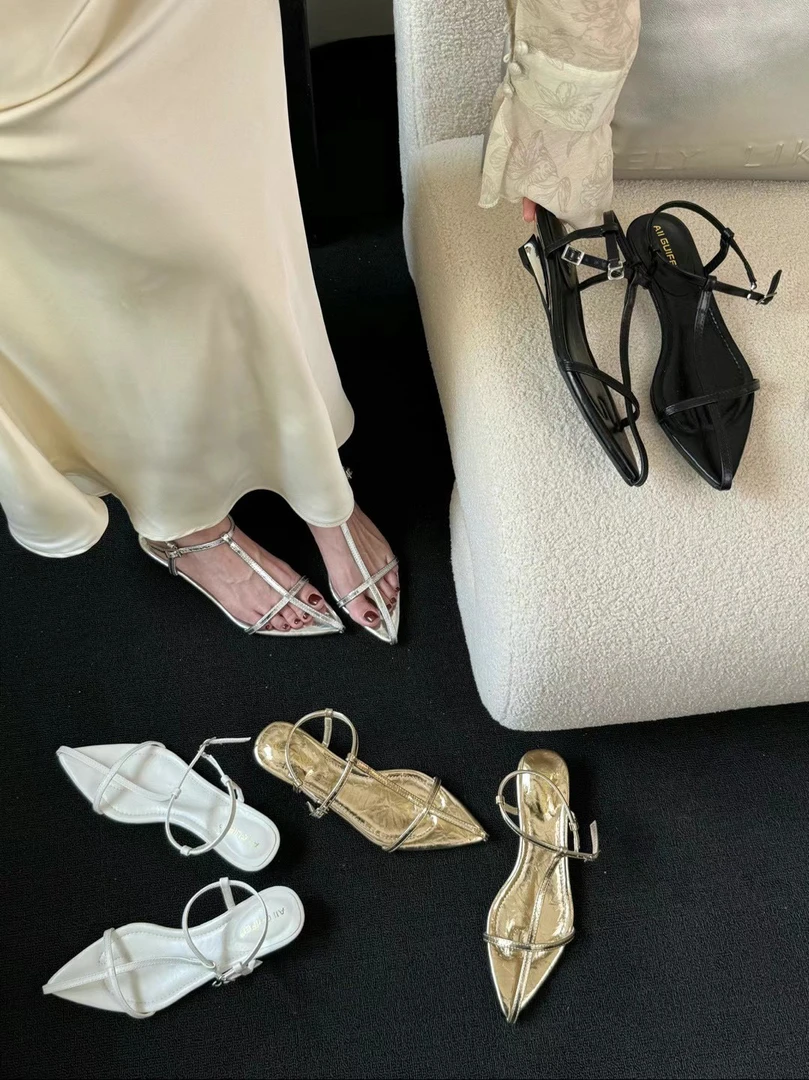 爆款气质尖头显瘦小坡跟凉鞋～时髦又高级972-1