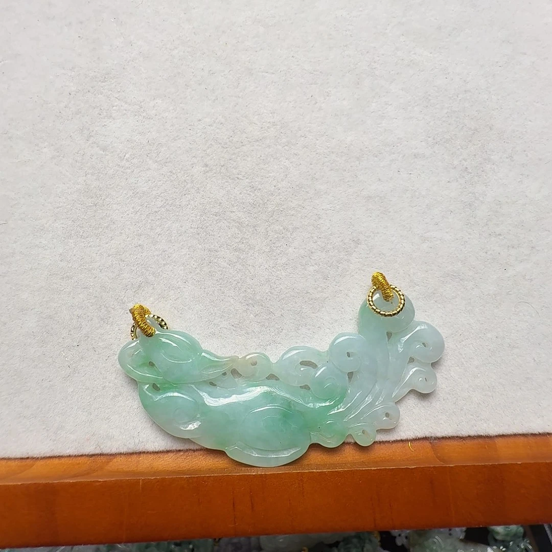 翡翠未镶嵌吊坠(赠链)