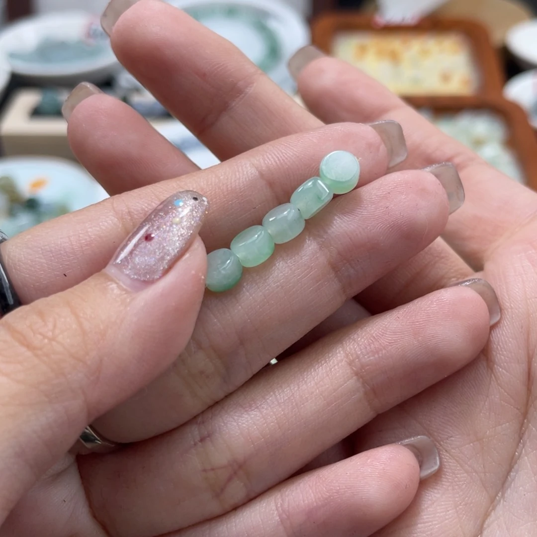 翡翠未镶嵌颈饰A****?5颗