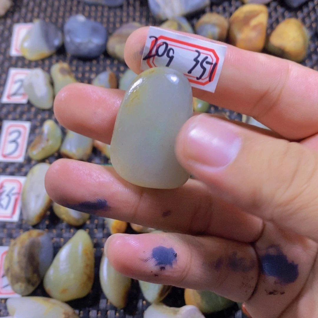 和田玉（糖玉）未镶嵌颈饰