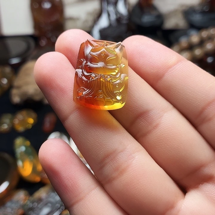 琥珀未镶嵌颈饰..